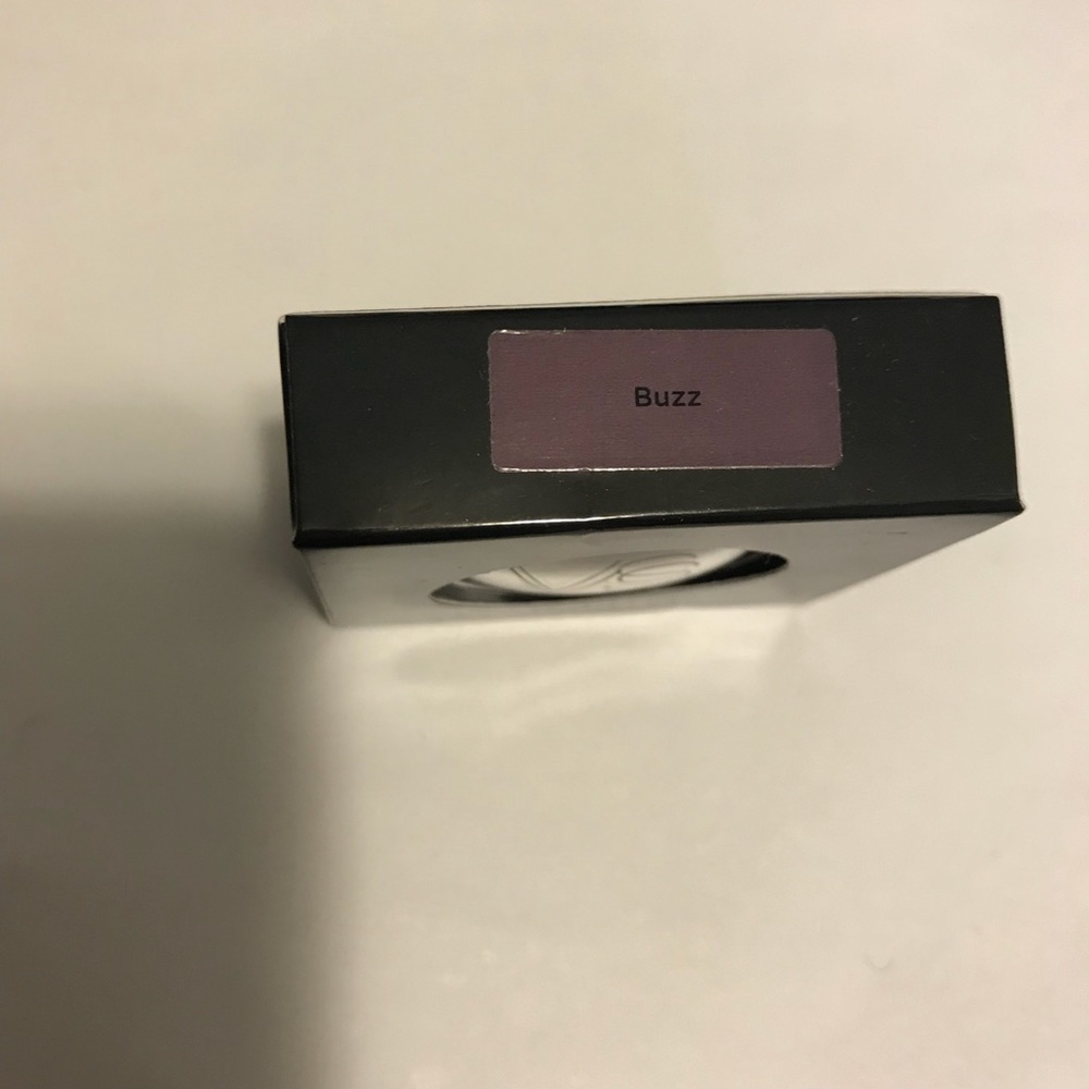 Victoria’s Secret metallized eyeshadow in BUZZ